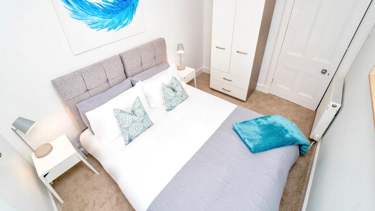 Snug - Tur Sealladh Apartment เฮเลนส์บะระ ภายนอก รูปภาพ