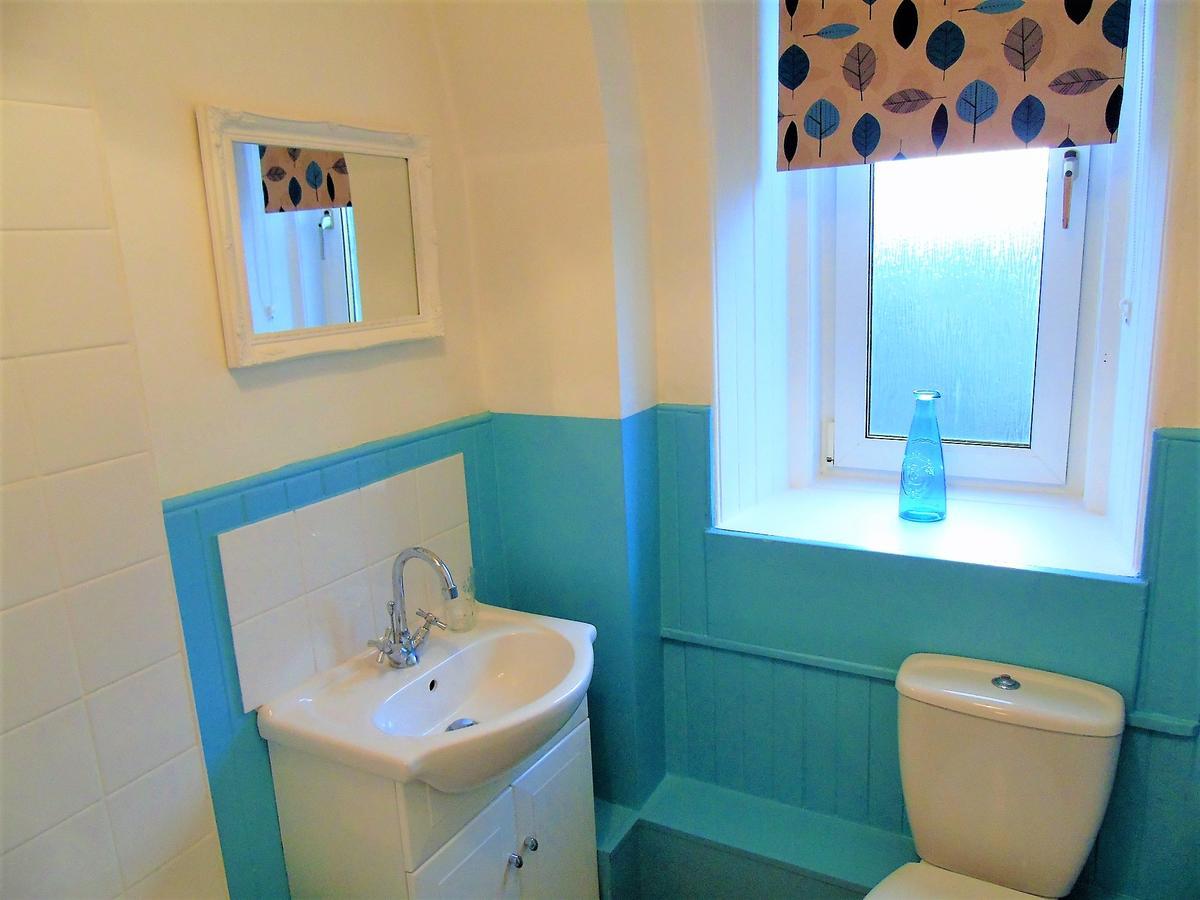 Snug - Tur Sealladh Apartment เฮเลนส์บะระ ภายนอก รูปภาพ