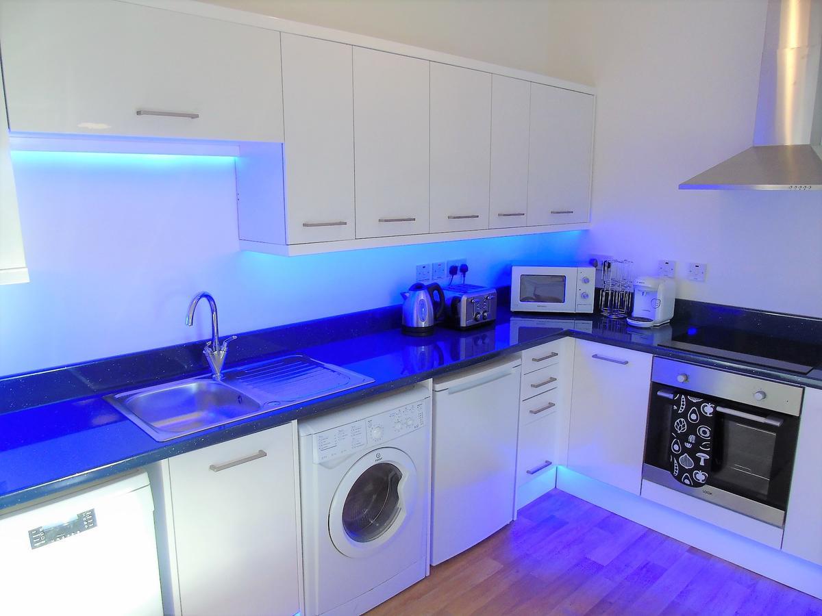 Snug - Tur Sealladh Apartment เฮเลนส์บะระ ภายนอก รูปภาพ