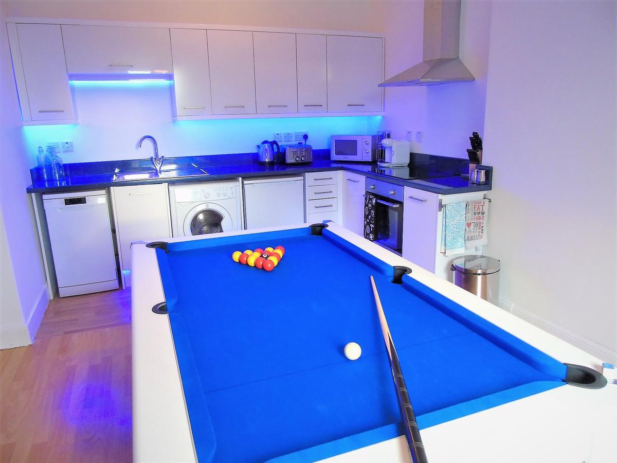 Snug - Tur Sealladh Apartment เฮเลนส์บะระ ภายนอก รูปภาพ