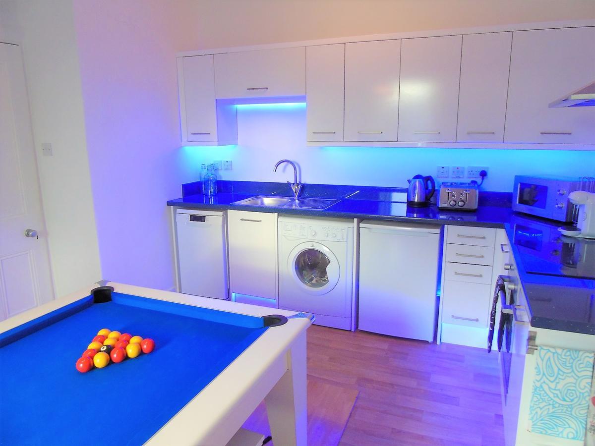 Snug - Tur Sealladh Apartment เฮเลนส์บะระ ภายนอก รูปภาพ