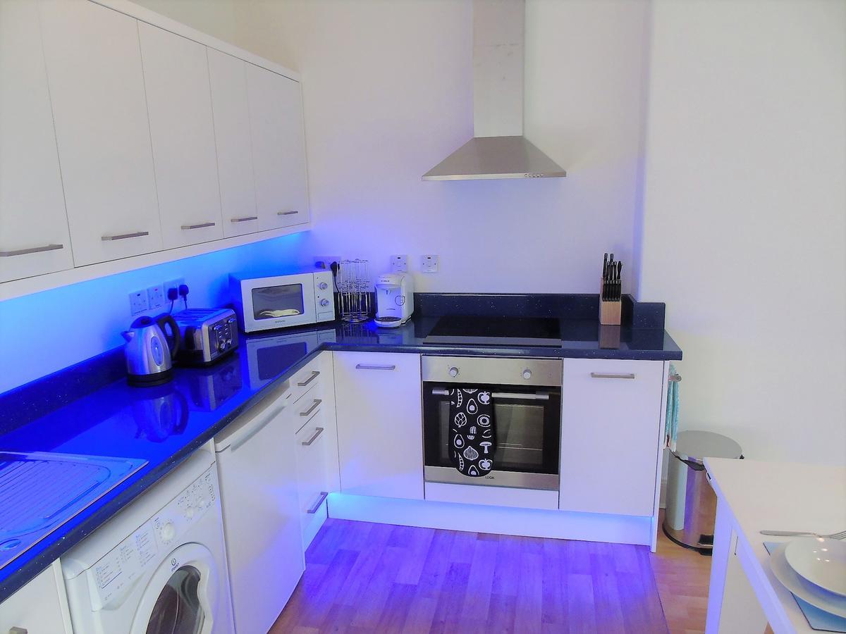 Snug - Tur Sealladh Apartment เฮเลนส์บะระ ภายนอก รูปภาพ